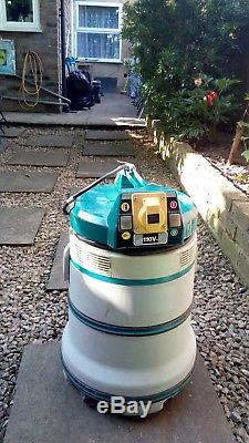 Makita 440M 110v Vacuum Cleaner 30L Wet and Dry Dust