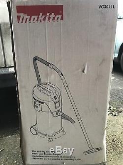 Makita VC3011L 110v Vacuum Cleaner 28L Wet and Dry Dust Extractor