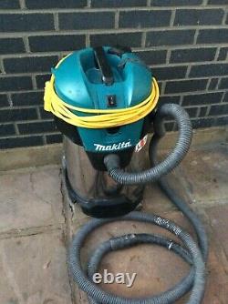 Makita VC3011L 110v Vacuum Cleaner Wet and Dry Dust Extractor (Missing Wheel)