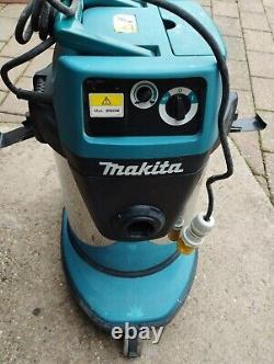 Makita VC3210L Wet/Dry Dust Extractor Powerful and Versatile Cleaning Solution