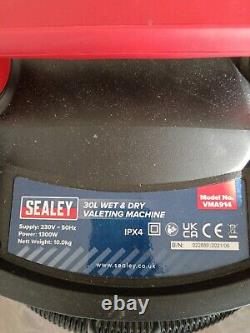 Professional Wet And Dry Valeting Vacuum Cleaner