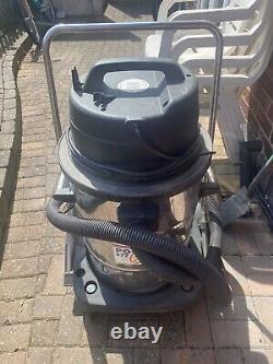 WET & Dry Industrial Vacuum Cleaner 2400w Stainless Steel With Swivel Emptying