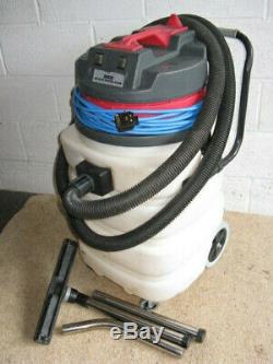 Wet and dry industrial commercial vacuum cleaner hoover